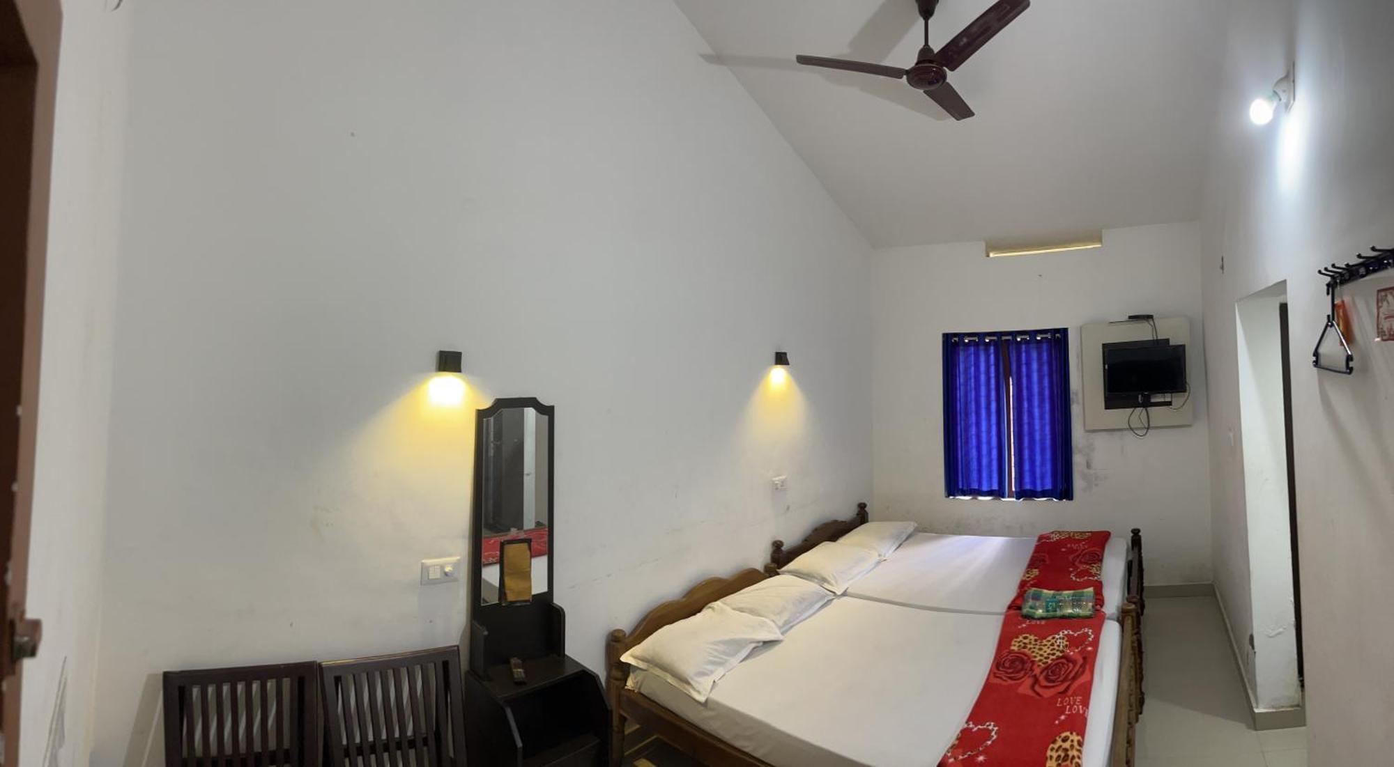 Dakshinakasi Guest House Thirunelly Exterior photo