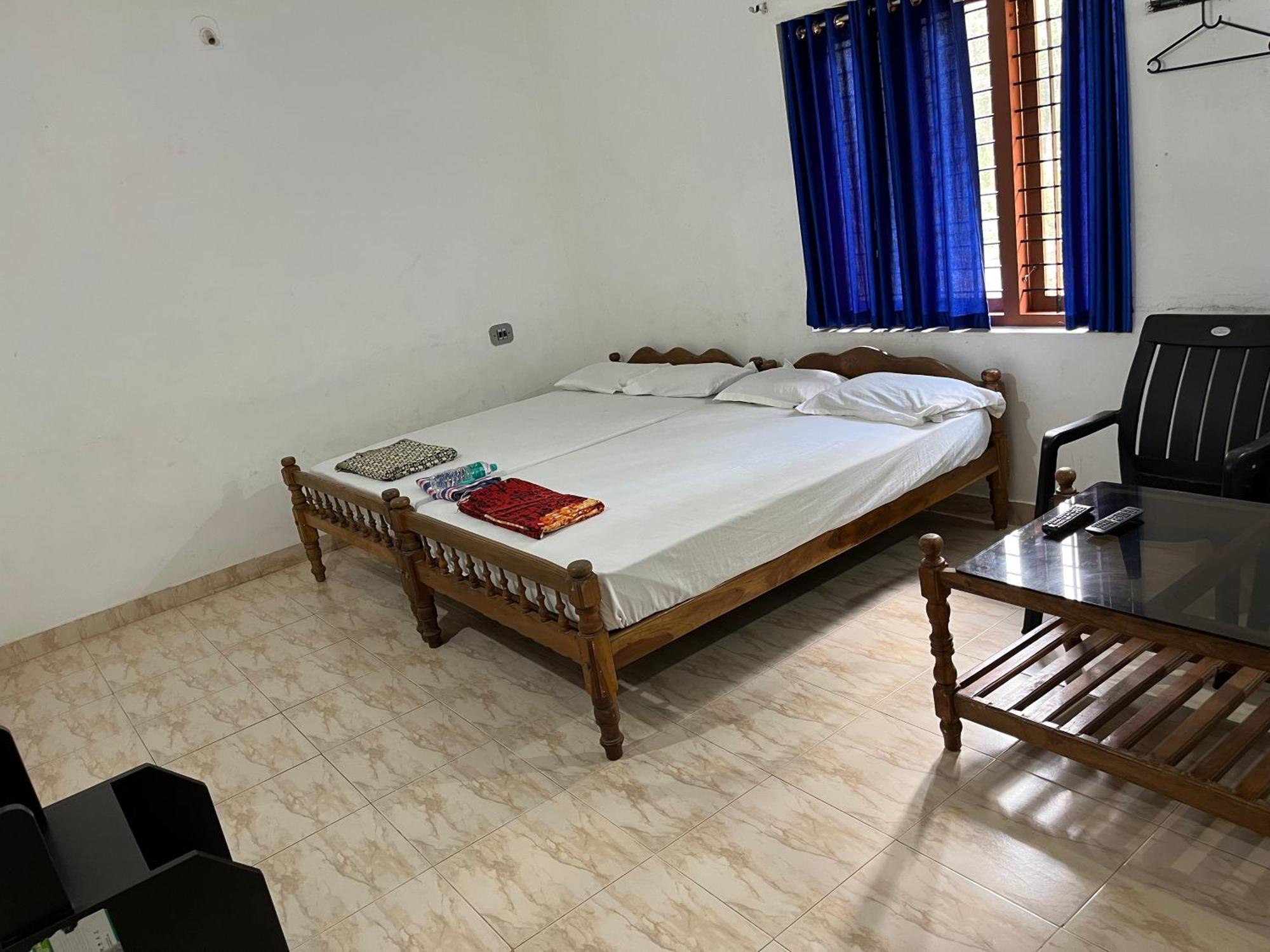 Dakshinakasi Guest House Thirunelly Exterior photo