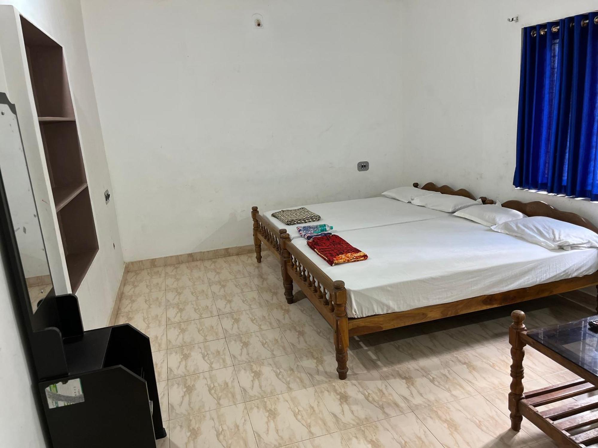 Dakshinakasi Guest House Thirunelly Exterior photo