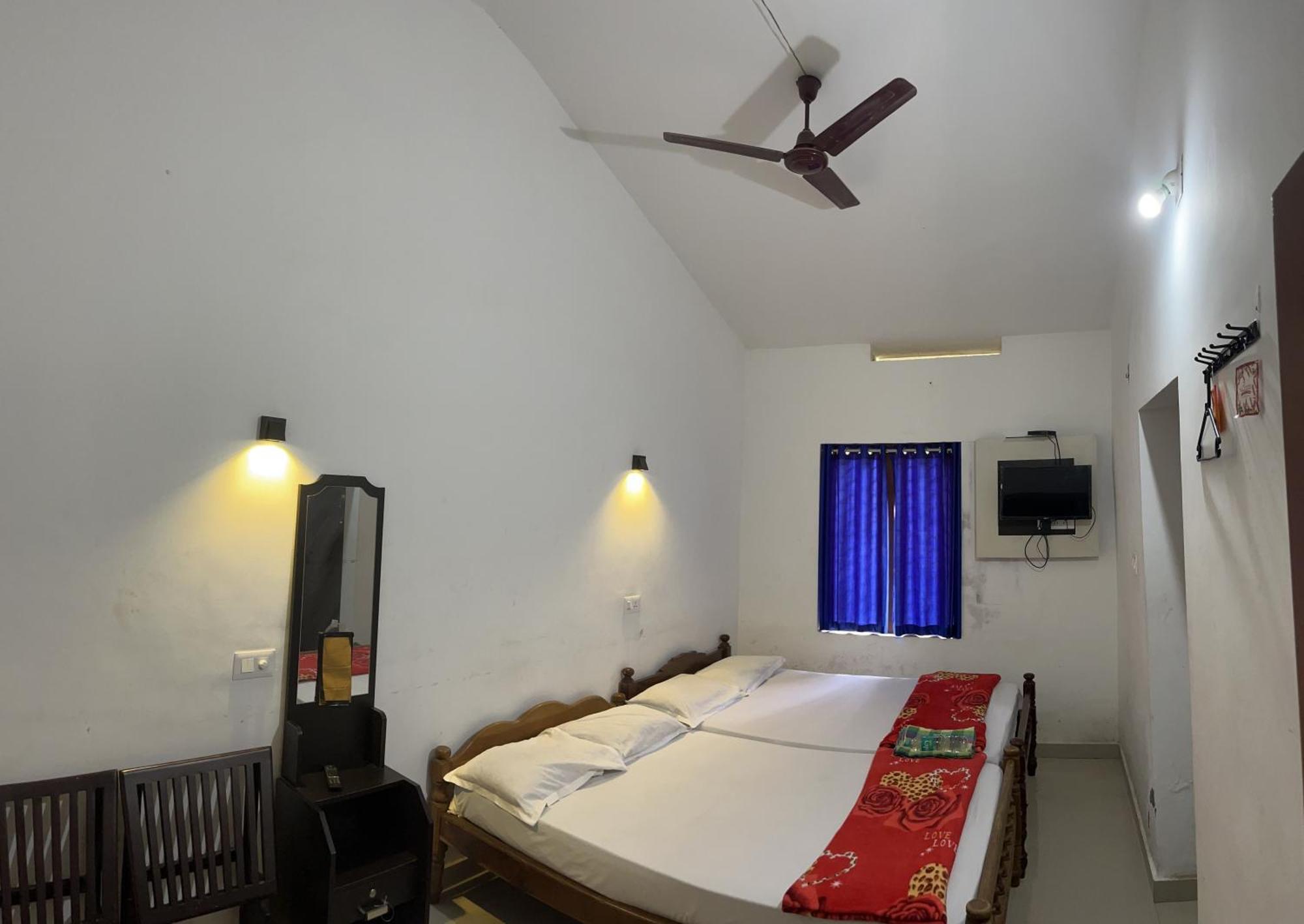 Dakshinakasi Guest House Thirunelly Exterior photo
