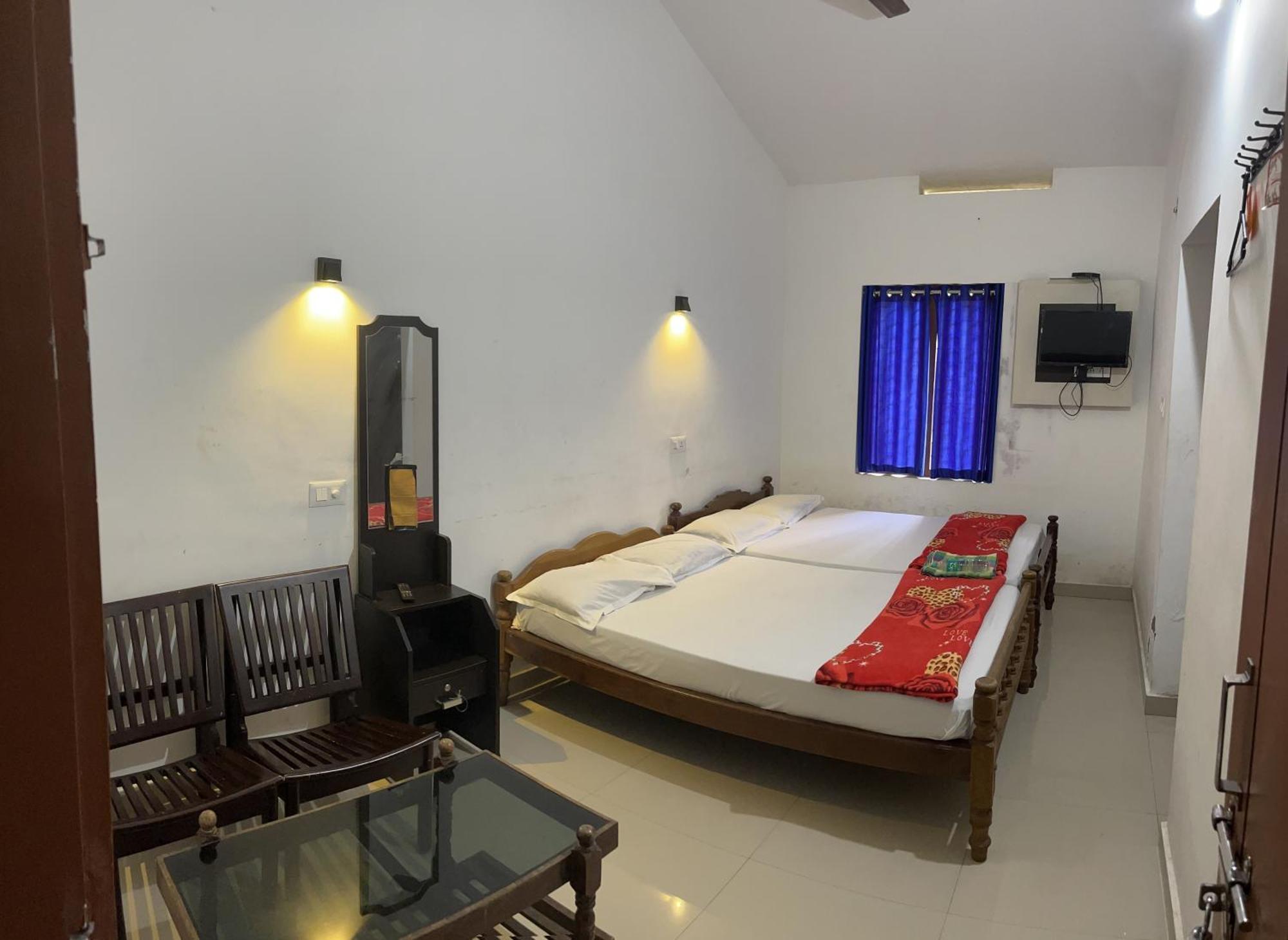 Dakshinakasi Guest House Thirunelly Exterior photo