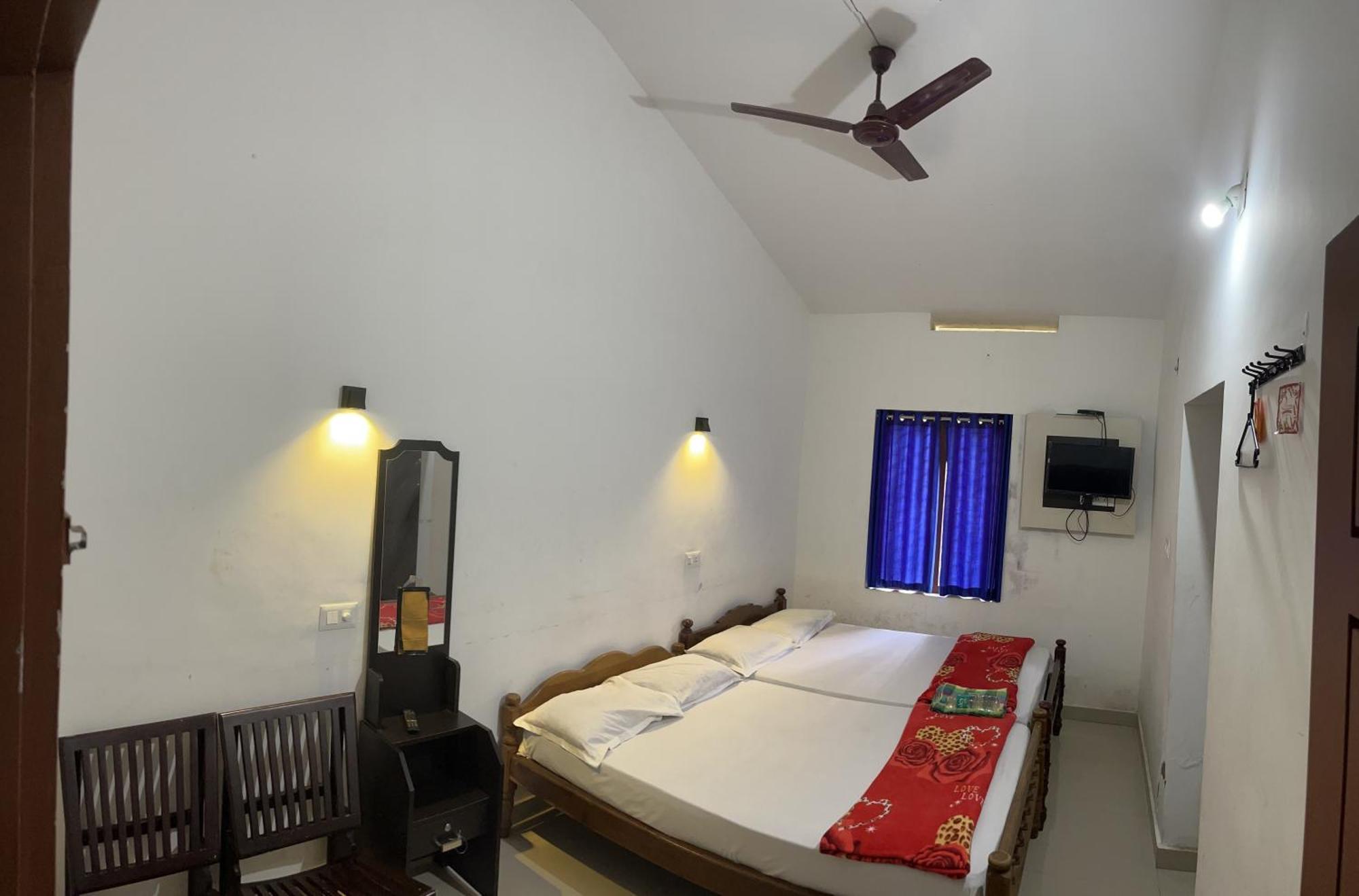 Dakshinakasi Guest House Thirunelly Exterior photo