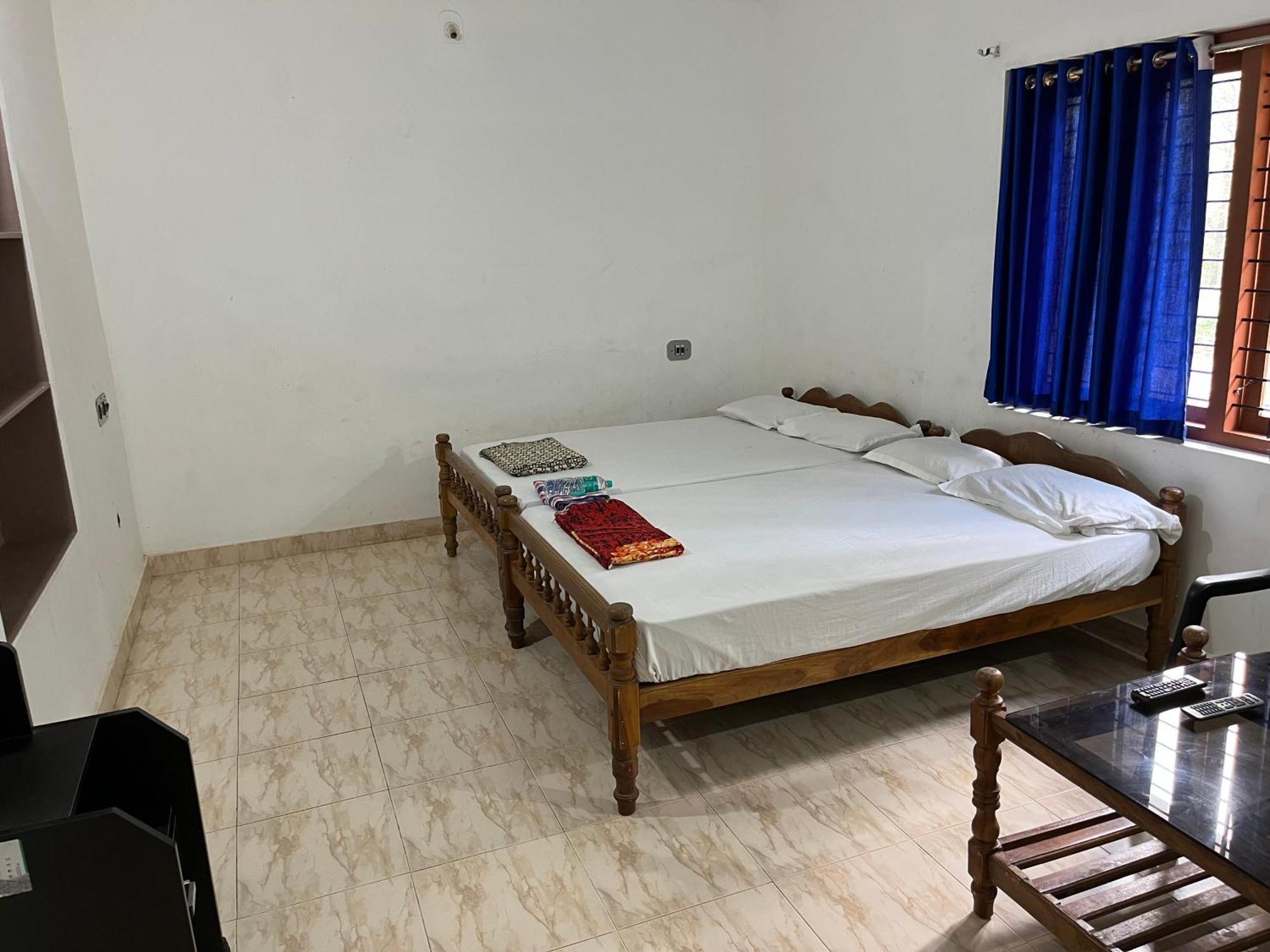Dakshinakasi Guest House Thirunelly Exterior photo