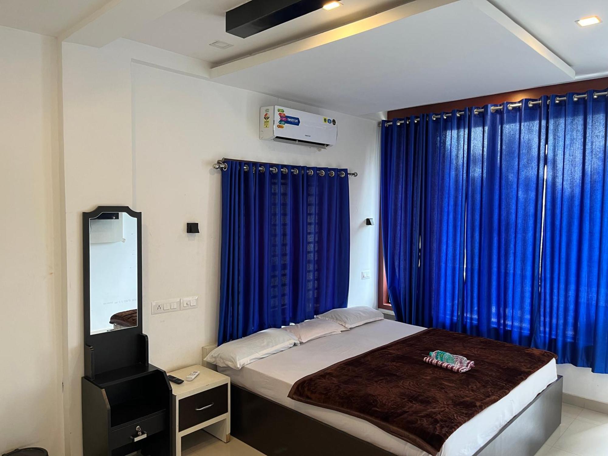 Dakshinakasi Guest House Thirunelly Exterior photo