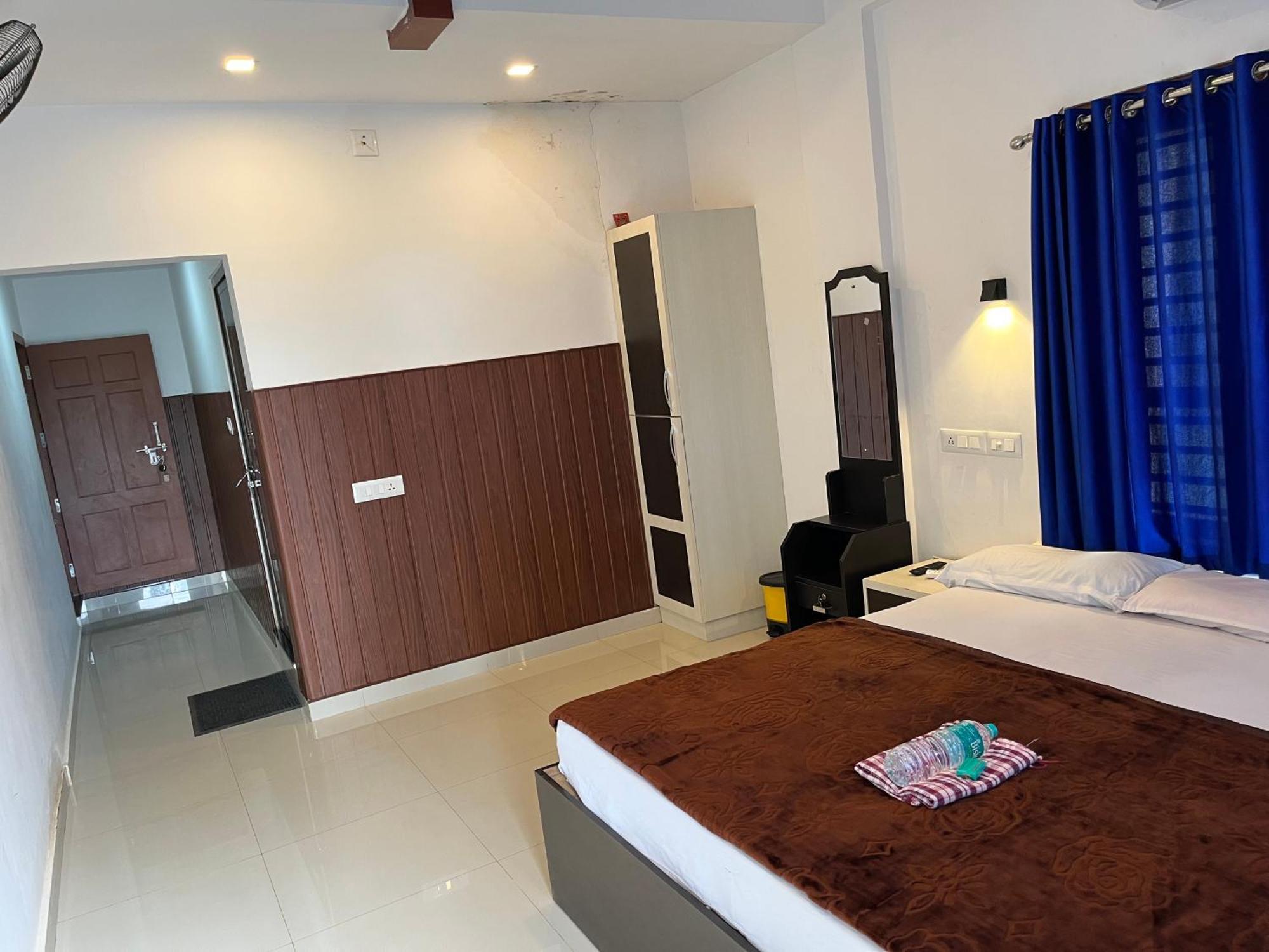 Dakshinakasi Guest House Thirunelly Exterior photo