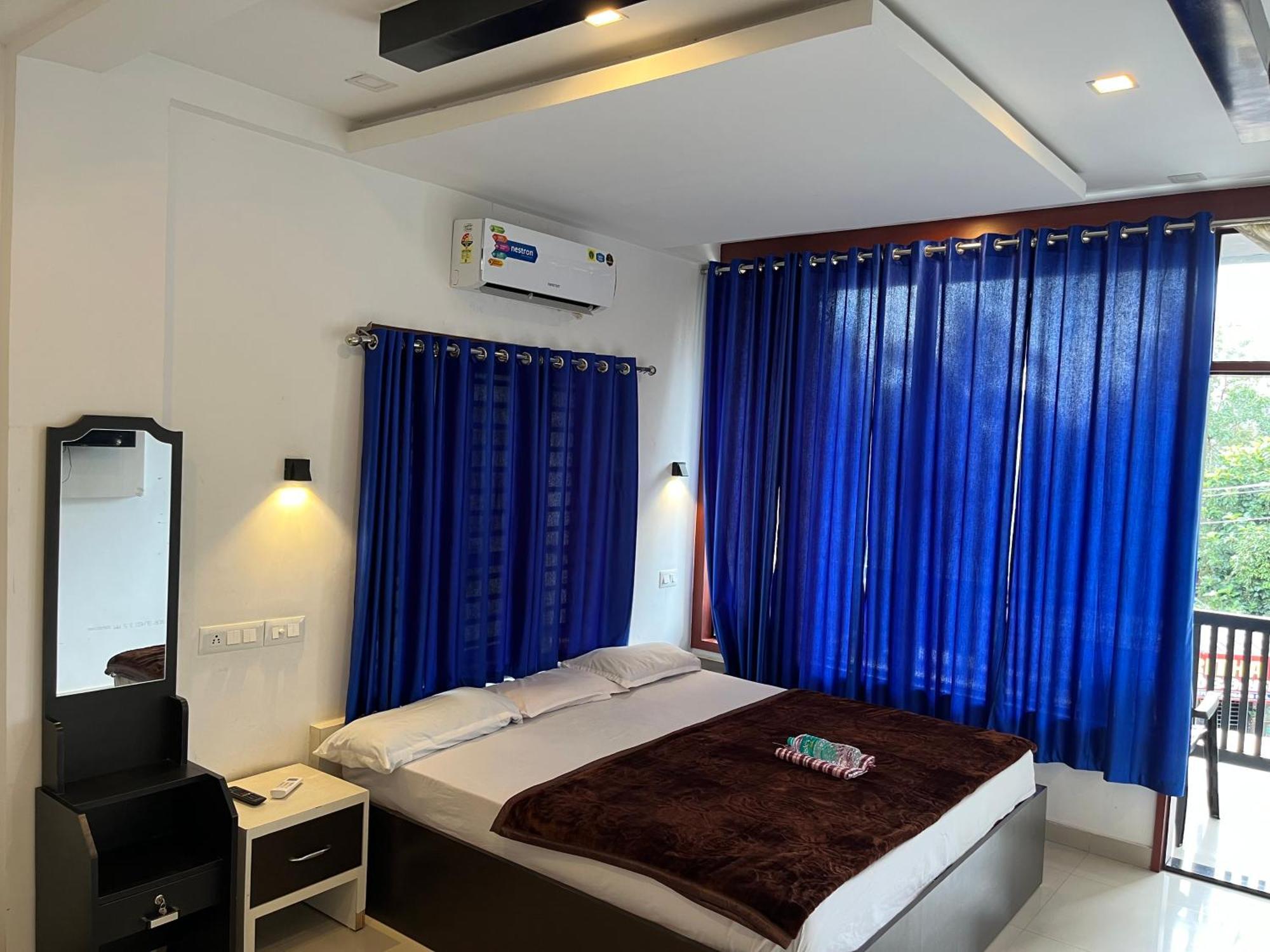 Dakshinakasi Guest House Thirunelly Exterior photo