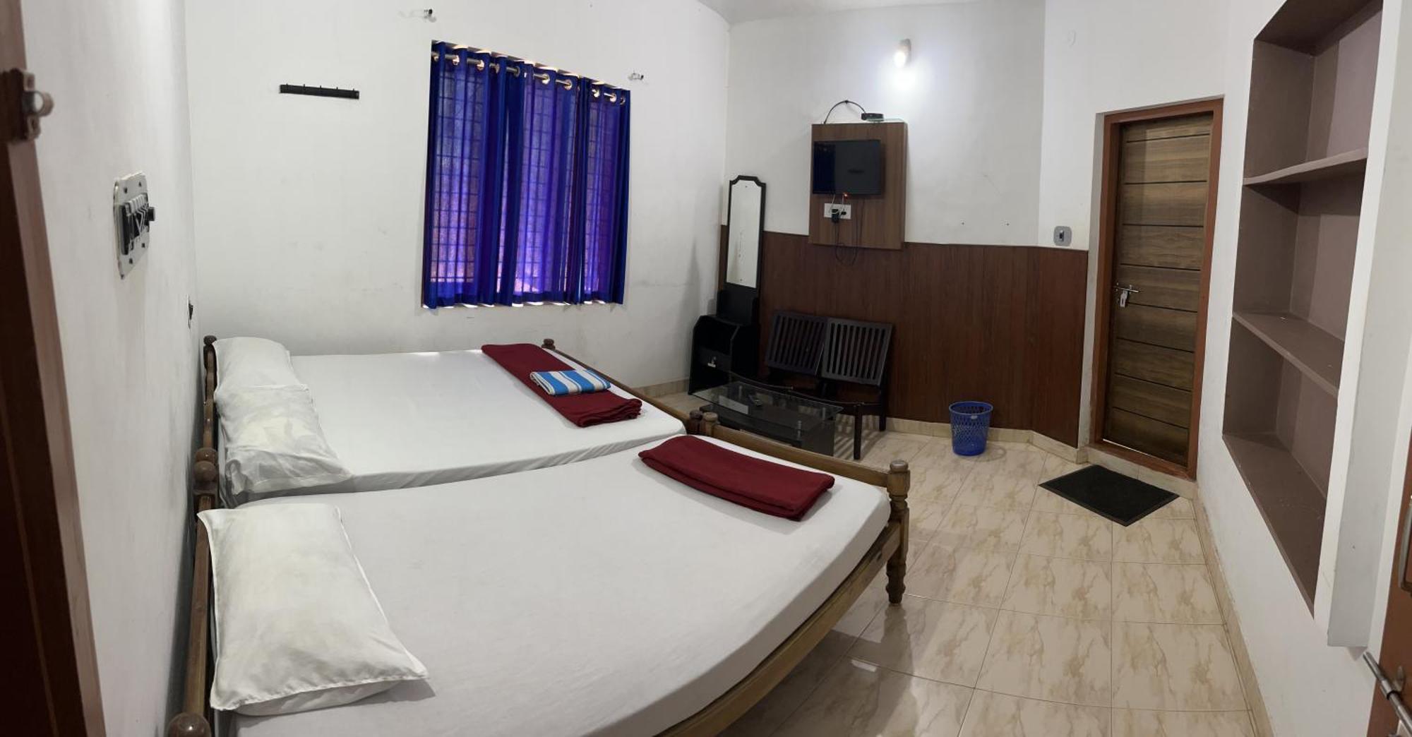 Dakshinakasi Guest House Thirunelly Exterior photo